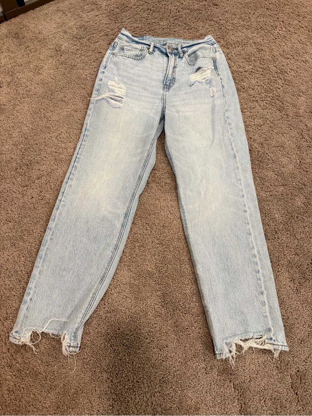 American Eagle Outfitters Light Blue high rise 90s Distressed Boyfriend Jeans